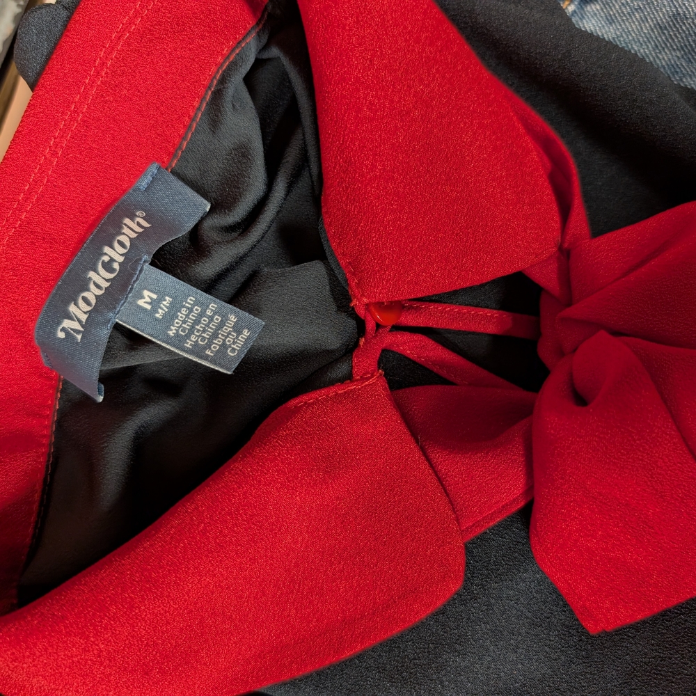 Modcloth Black Top with Red Accent - Picture 4 of 8